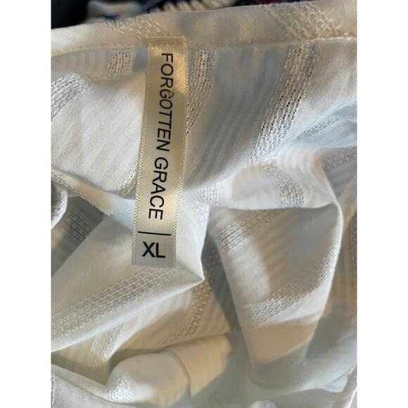 Forgotten Grace Women Size XL White Scoop Neck Button-Front Blouse - Picture 4 of 4